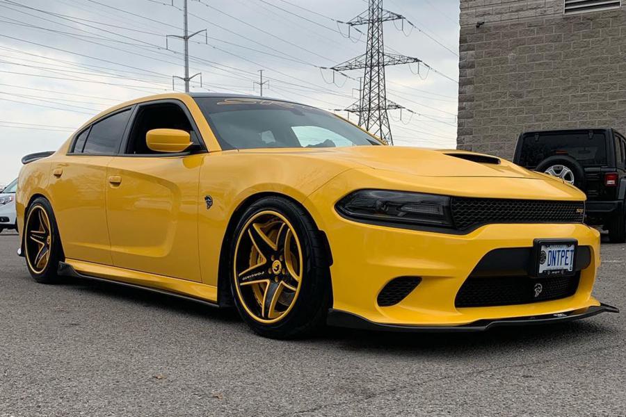  Dodge Charger SRT Hellcat on Forgiato Wheels (Classico-ECL) 2019 года  (фото 1 из 3)